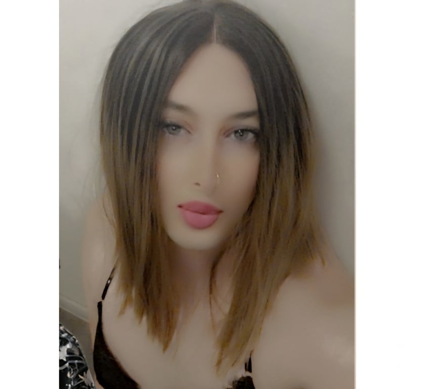 exhib Charleroi Charleroi-Centrum - Photos Vivastreet Sarah jolie trav pour couple, femme et homme