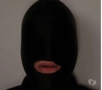 Videur de couilles cagoulé entièrement