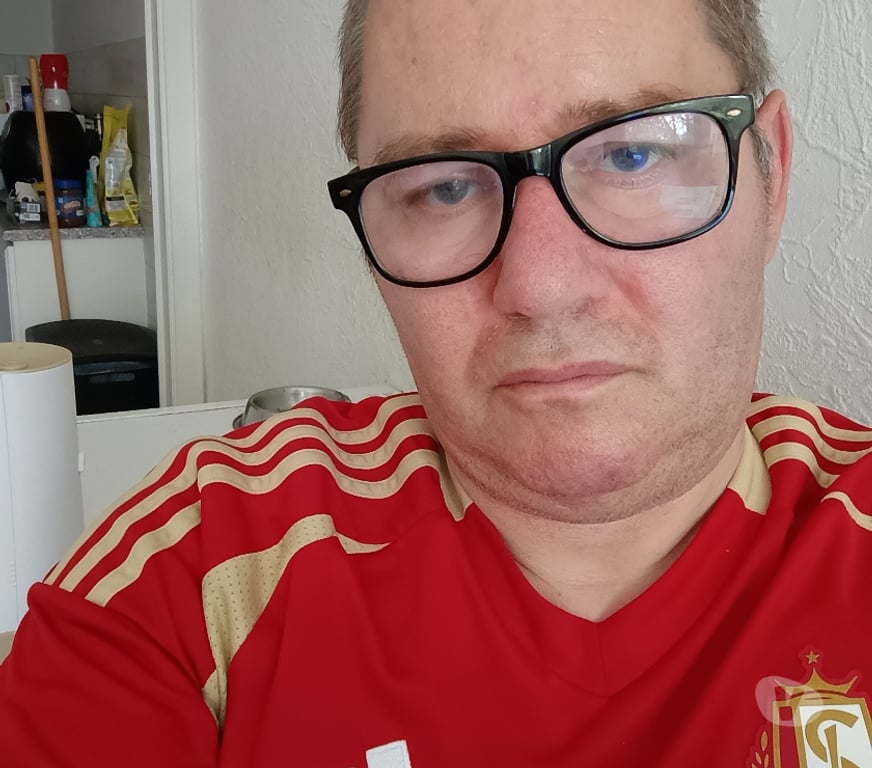 Gay Liège Liège-Centrum - Photos Vivastreet daddy cherche minet max 23 ans non barbu et moustachu