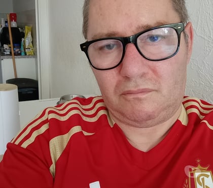 Gay Liège-Centrum Liège - Photos Vivastreet daddy cherche minet max 23 ans non barbu et moustachu