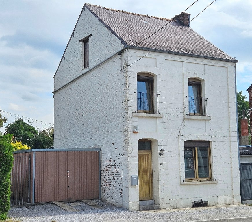 Annonce maison Couvin - Photos Vivastreet Sympathique maison à rafraîchir 3 ch, garage et jardin