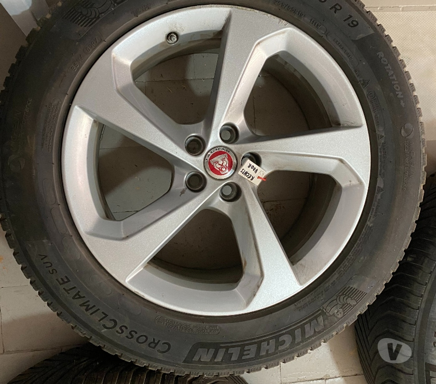 Pièces et services auto Saint-Gilles - Photos Vivastreet Jantes jaguar F-Pace 19 pouces + pneus Michelin +TPMS