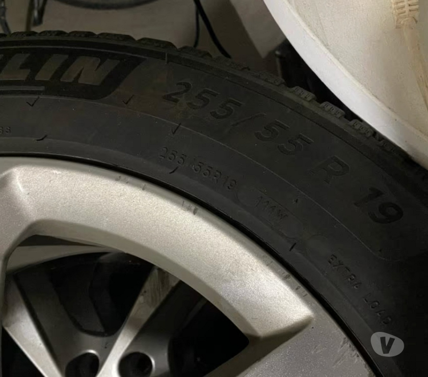 Pièces et services auto Saint-Gilles - Photos Vivastreet Jantes jaguar F-Pace 19 pouces + pneus Michelin +TPMS