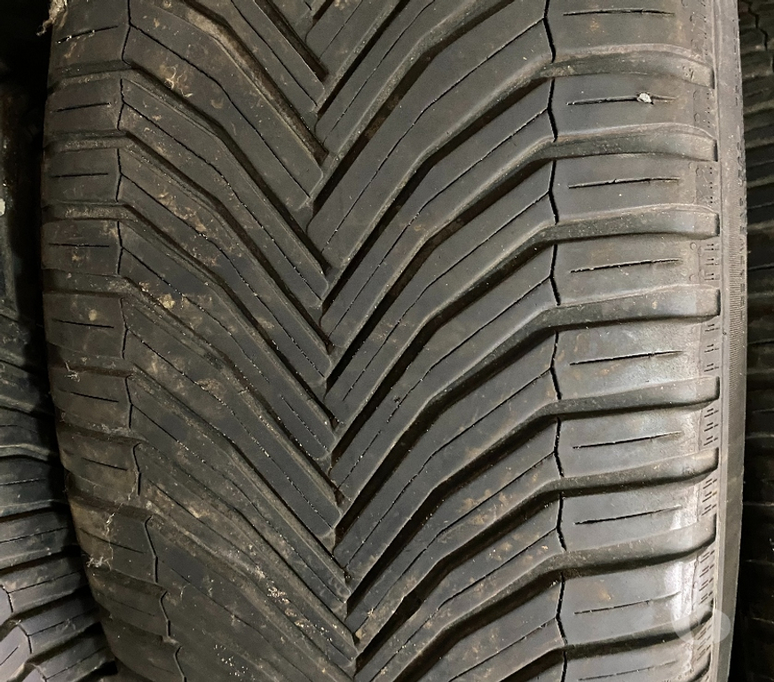 Pièces et services auto Saint-Gilles - Photos Vivastreet Jantes jaguar F-Pace 19 pouces + pneus Michelin +TPMS