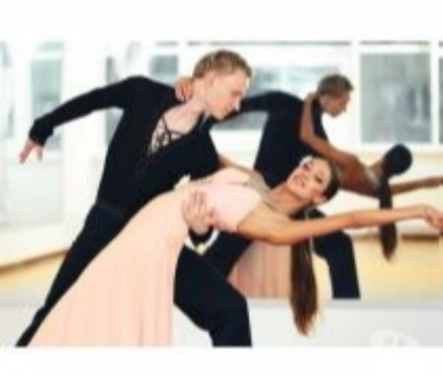 Musique - Théâtre - Danse Braine-l'Alleud Braine-l'Alleud-Centrum - Photos Vivastreet Cours de danse de Valse Viennoise
