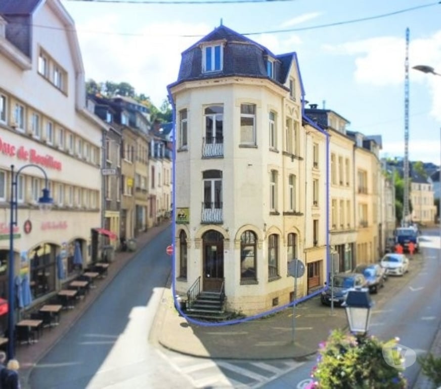 Immeuble à vendre Bouillon Bouillon-Centrum - Photos Vivastreet Bouillon centre: charmant immeuble, 2 maisons de commerce.