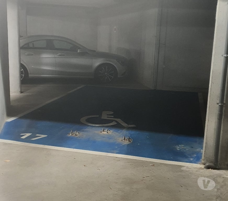 Location parking & garage Jette - Photos Vivastreet Emplacement parking XXL