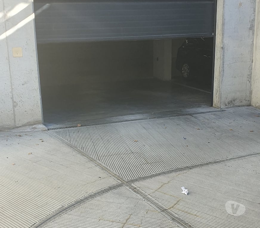 Location parking & garage Jette - Photos Vivastreet Emplacement parking XXL