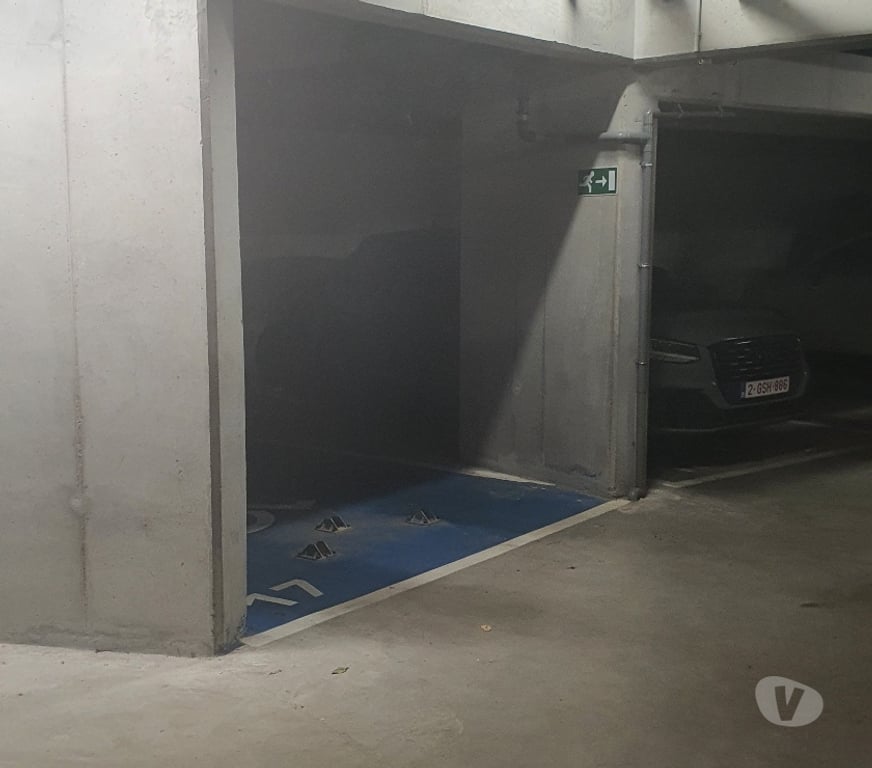 Location parking & garage Jette - Photos Vivastreet Emplacement parking XXL
