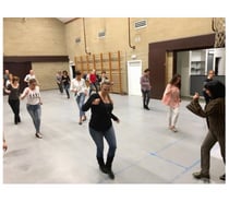 Cours de danse latine de Cha-cha-cha en solo
