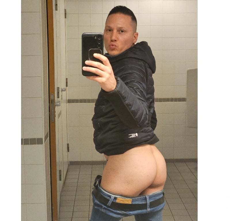 Gay Montegnée - Photos Vivastreet JE VOUS SUCE ET ME FAIS BAISER SUR LE PARKING DE L'HÔPITAL