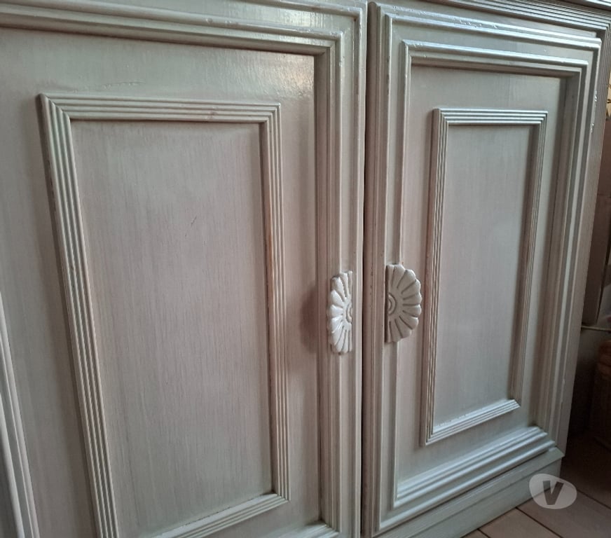 Meubles & Décoration Watermael-Boitsfort - Photos Vivastreet Buffet en bois avec 4 tiroirs et 4 portes