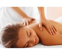 Masseur propose massage gratuit pour toutes les femmes