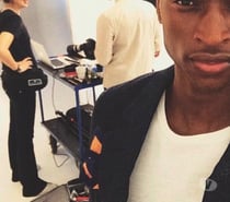 Femme caucasienne ou arabe pour gentleman black