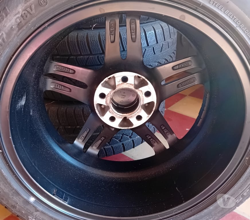 Pièces et services auto Quaregnon - Photos Vivastreet jntes 17 pouves + pneus