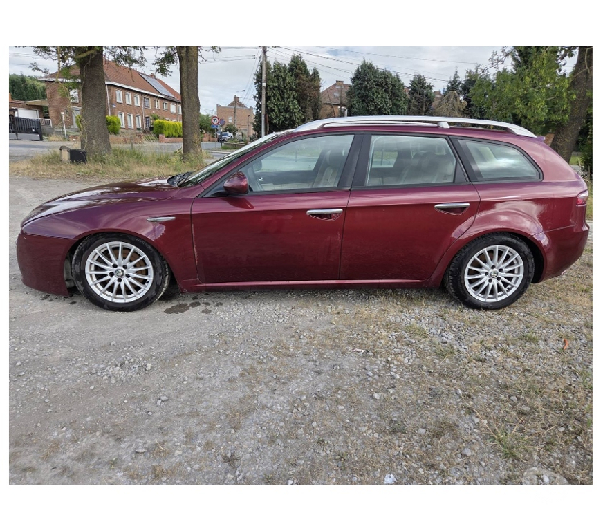 Voiture à vendre Pont-de-Loup - Photos Vivastreet Alfa 159 break 2008 1.9jtd 115cv Cuir Beige Ac Jantes Cruise