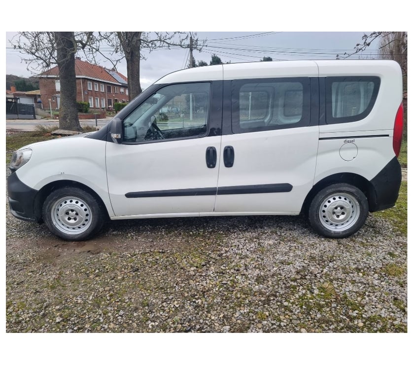 Véhicules commerciaux & utilitaires d'occasion Pont-de-Loup - Photos Vivastreet Fiat Doblo 2016 86193km 1.3jtd 90cv 66kw Pack électrique...