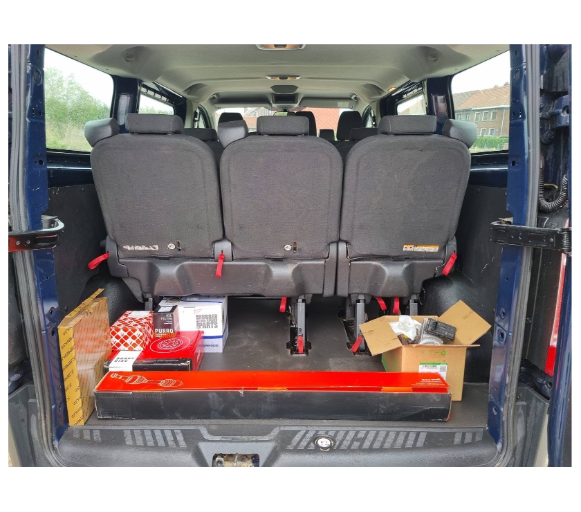 Véhicules commerciaux & utilitaires d'occasion Pont-de-Loup - Photos Vivastreet Ford Transit Custom 9places minibus 2.2tdci 125cv 92kw airco
