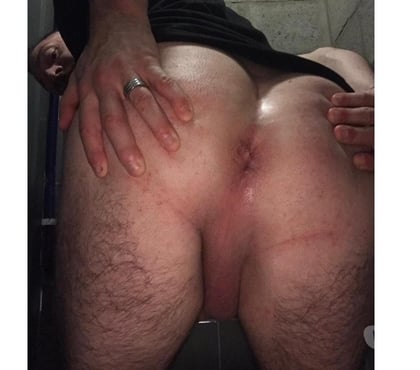 Rencontre gay - Photos Vivastreet Qui veux me pousser sa langue dans mon cul bien ecarté