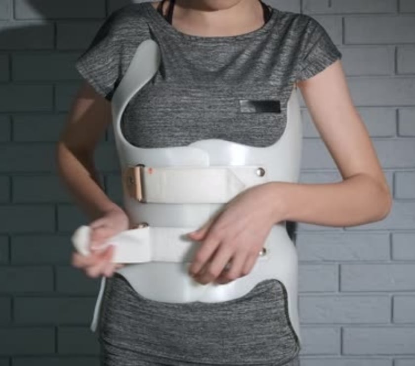 Rencontre libertine - Photos Vivastreet Pour fille avec corset scoliose, médical ou avec handicap