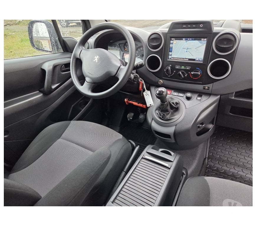 Véhicules commerciaux & utilitaires d'occasion Pont-de-Loup - Photos Vivastreet Peugeot Partner 7 2018 1.6hdi euro6 Gps airco Cruise control