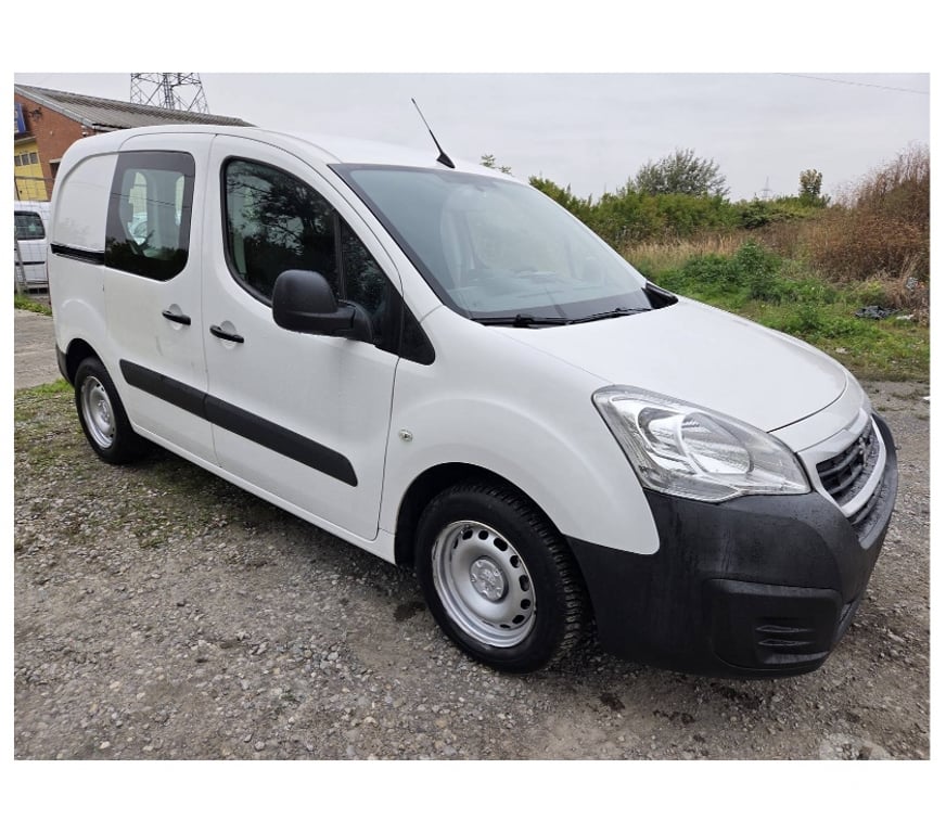 Véhicules commerciaux & utilitaires d'occasion Pont-de-Loup - Photos Vivastreet Peugeot Partner 7 2018 1.6hdi euro6 Gps airco Cruise control