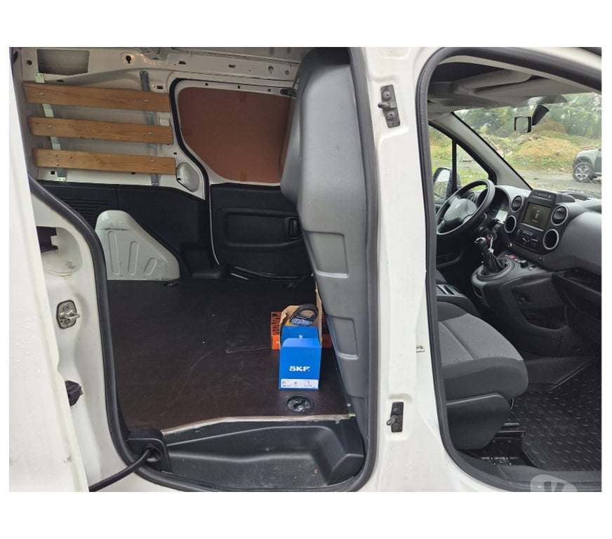 Véhicules commerciaux & utilitaires d'occasion Pont-de-Loup - Photos Vivastreet Peugeot Partner 7 2018 1.6hdi euro6 Gps airco Cruise control