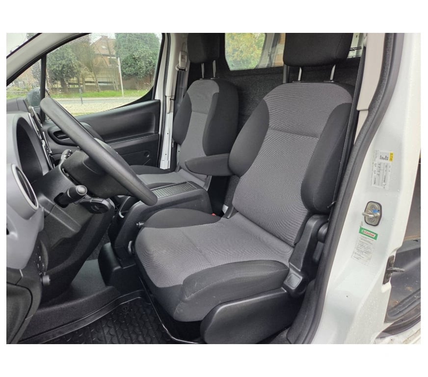 Véhicules commerciaux & utilitaires d'occasion Pont-de-Loup - Photos Vivastreet Peugeot Partner 7 2018 1.6hdi euro6 Gps airco Cruise control