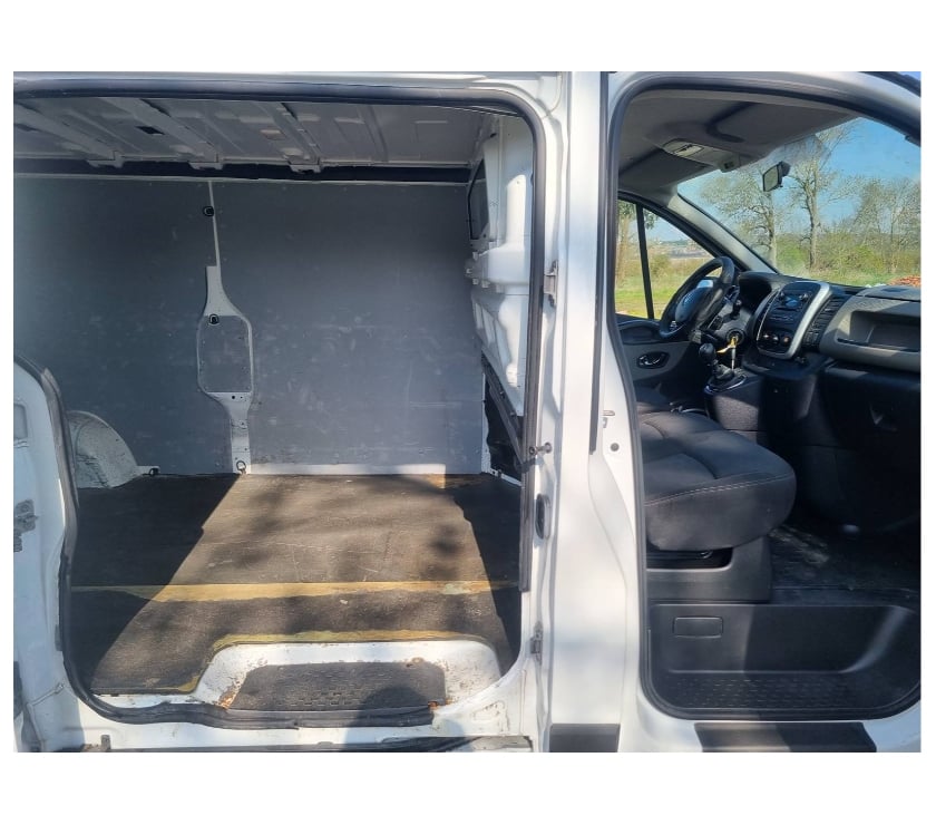 Véhicules commerciaux & utilitaires d'occasion Pont-de-Loup - Photos Vivastreet Renault Trafic Long châssis 1.6dci 125cv 2016 euro5 Airco.