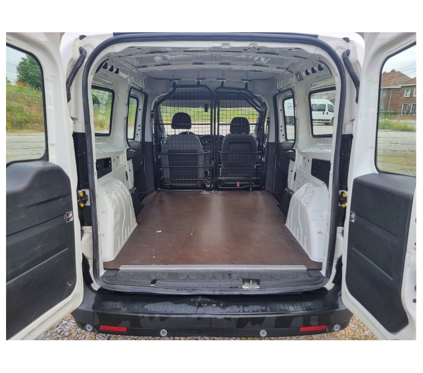 Véhicules commerciaux & utilitaires d'occasion Pont-de-Loup - Photos Vivastreet Fiat Doblo L2 long châssis 7 2017 Euro6 1.3jtd 95cv 98590KM