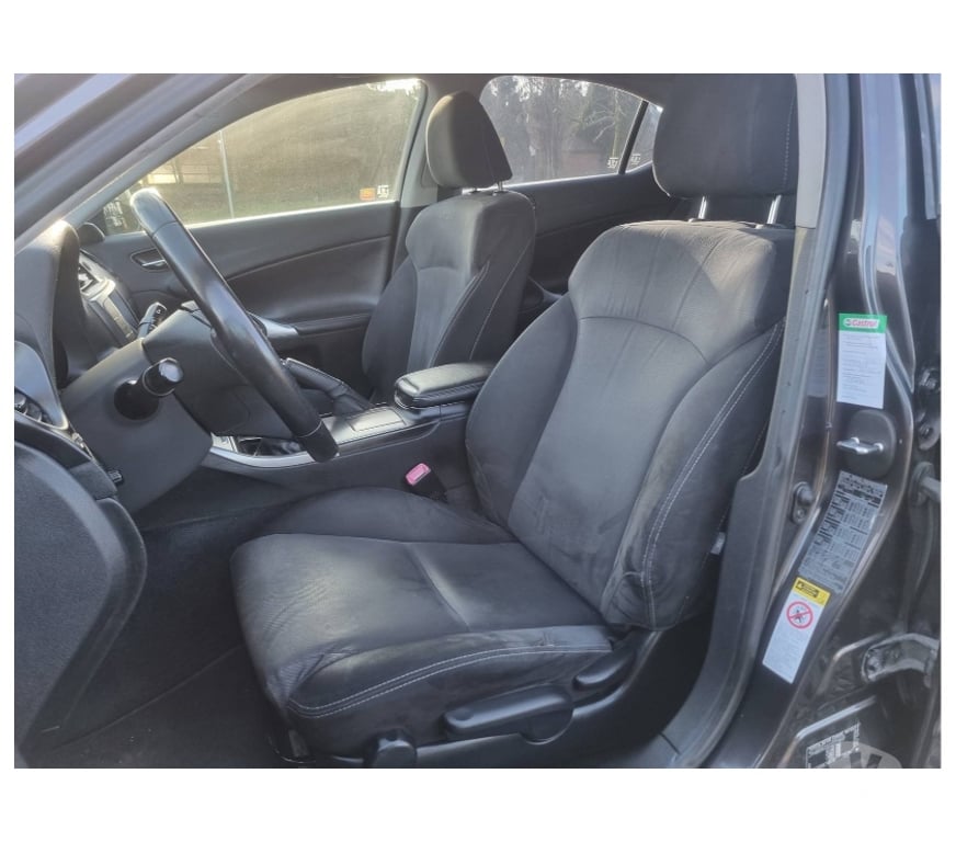 Voiture à vendre Pont-de-Loup - Photos Vivastreet Lexus is220d 177cv 130kw Gps Airco Cruise jantes alu.