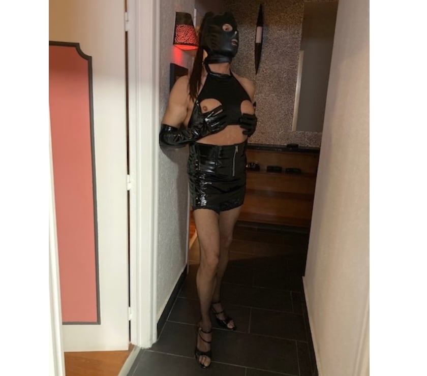 Gay - Photos Vivastreet TV sexy et soumise recherche son Maître (+ de 50 ans)