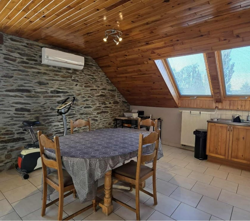 Location appartement Bertrix - Photos Vivastreet ACREMONT : appartement 2e étage, 1ch, +-45m² avec parking.