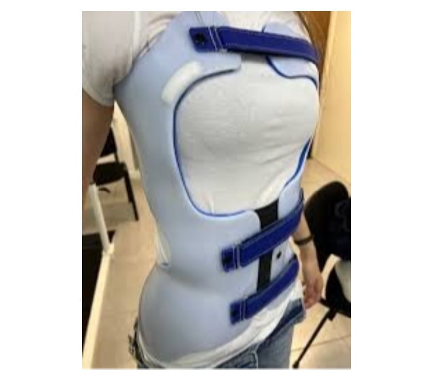 exhib Gembloux Gembloux-Centrum - Photos Vivastreet Pour fille qui port un CORSET scoliose ou orthopédiqu