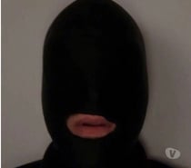 Videur de couilles cagoulé entièrement