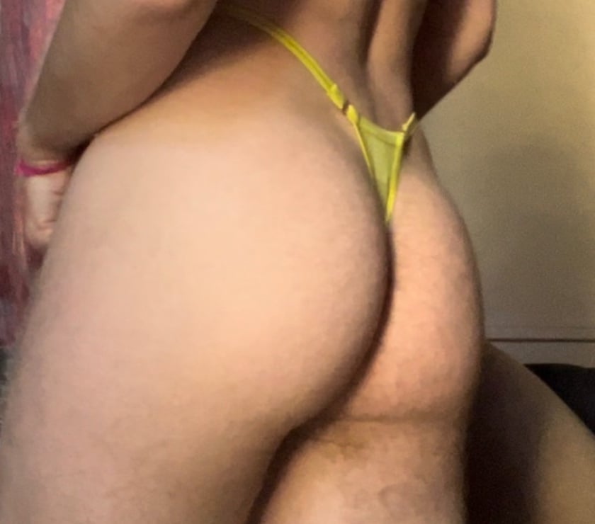 Rencontre gay - Photos Vivastreet Qui pisse sur mon cul ?