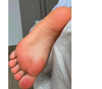 Fétichiste des pieds cherche pieds de femme