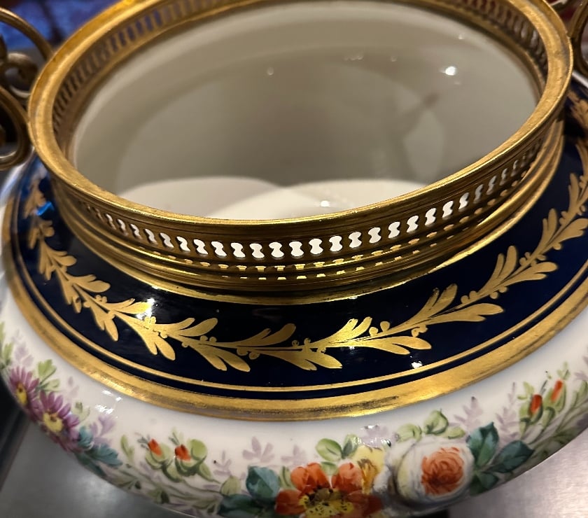 Décoration - art Esneux - Photos Vivastreet Distributeur de parfum très décoratif et en parfait état