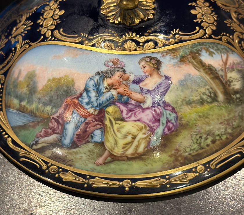 Décoration - art Esneux - Photos Vivastreet Distributeur de parfum très décoratif et en parfait état