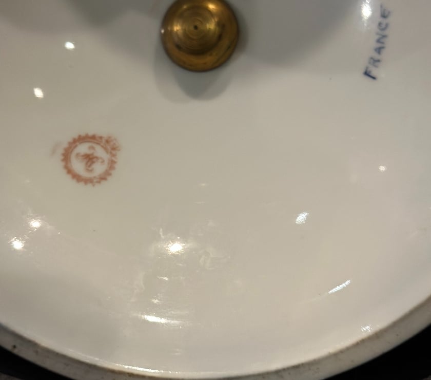 Décoration - art Esneux - Photos Vivastreet Distributeur de parfum très décoratif et en parfait état