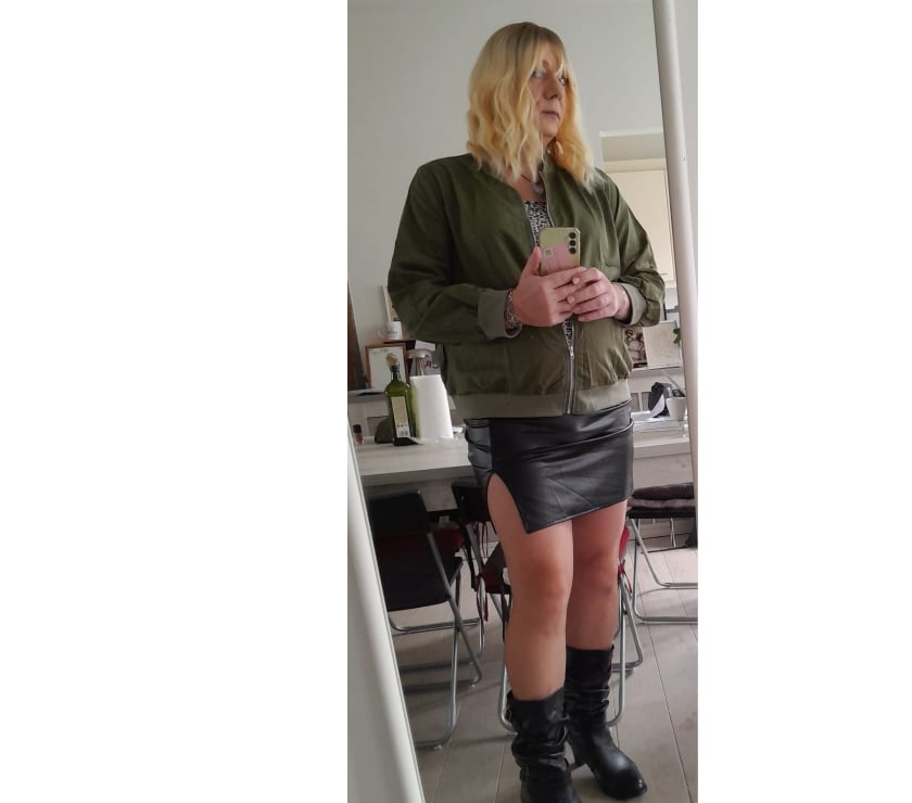 jambes douces, fesses rondes et sexes en érection