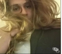 jeune efféminé av lingerie