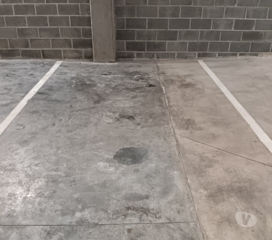 Location parking & garage Rixensart Genval - Photos Vivastreet Garage sous-sol à louer