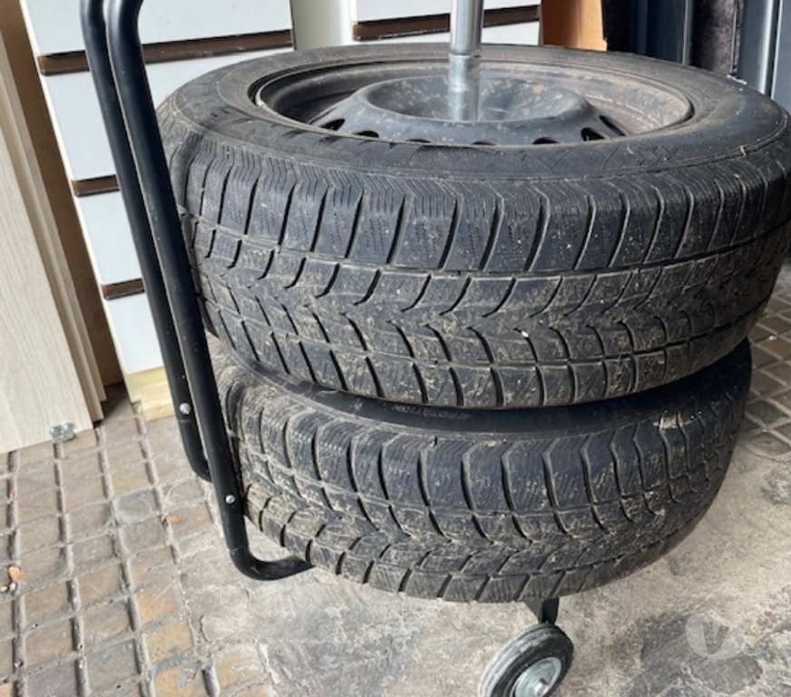 Pièces et services auto Liège Liège-Centrum - Photos Vivastreet PNEUS HIVER MONTES SUR JANTES EN TOLES POUR SUV CITROËN C5