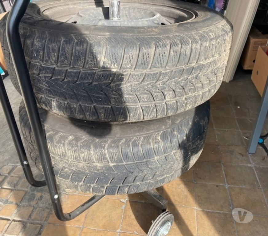 Pièces et services auto Liège Liège-Centrum - Photos Vivastreet PNEUS HIVER MONTES SUR JANTES EN TOLES POUR SUV CITROËN C5