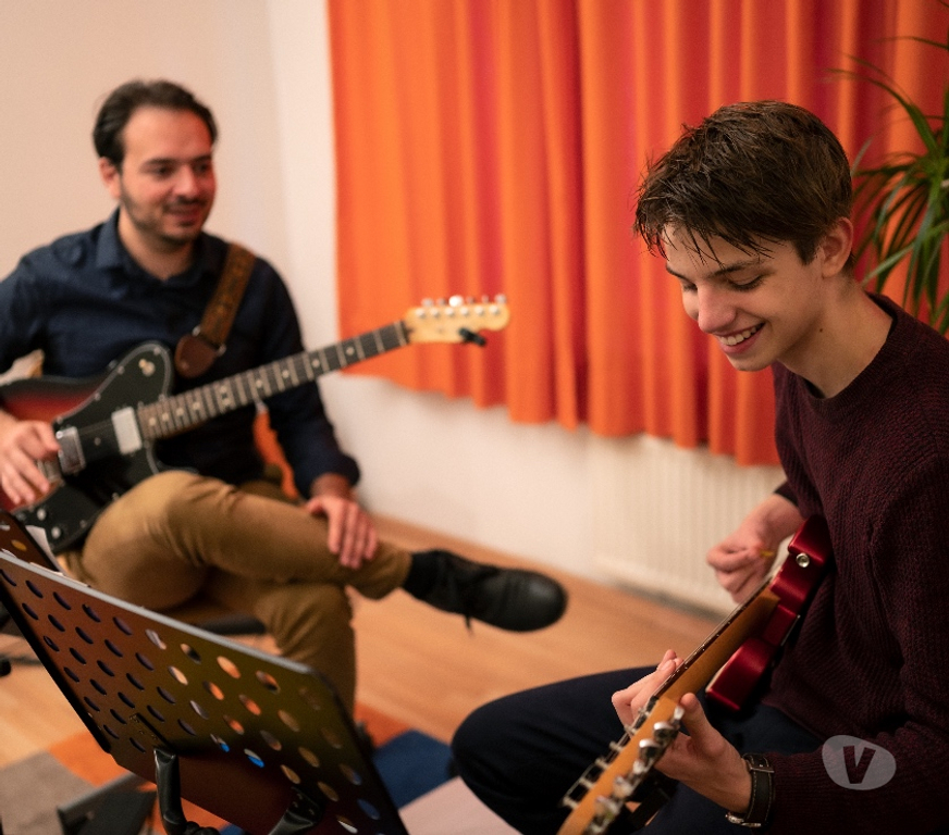Musique - Théâtre - Danse Saint-Gilles - Photos Vivastreet Cours de guitare acoustique et theorie de la musique