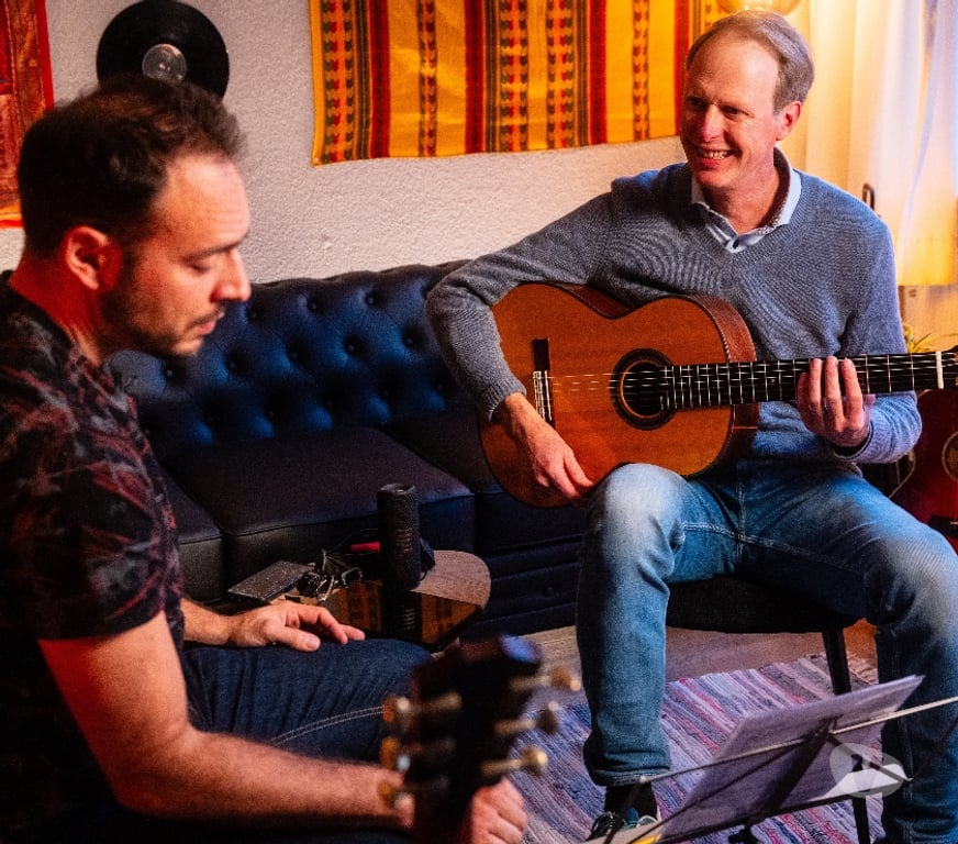 Musique - Théâtre - Danse Saint-Gilles - Photos Vivastreet Cours de guitare acoustique et theorie de la musique