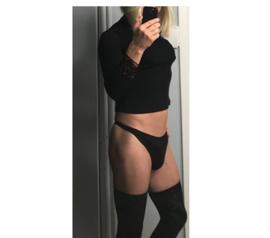 Gay Bruxelles (Brussels) Bruxelles-Centrum - Photos Vivastreet Trav soumise ch. H actif pour fellation et uro