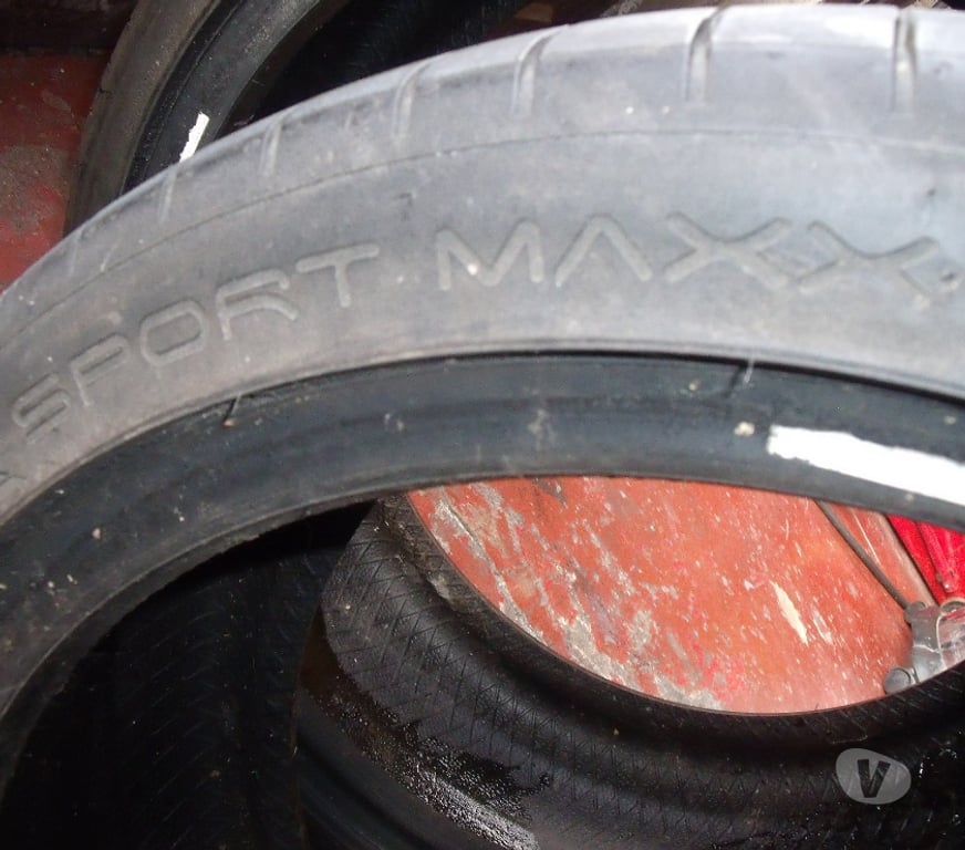 Pièces et services auto Seraing Jemeppe - Photos Vivastreet PNEU DUNLOP SPRT MAX 225 40ZR18 COMME NEUVE