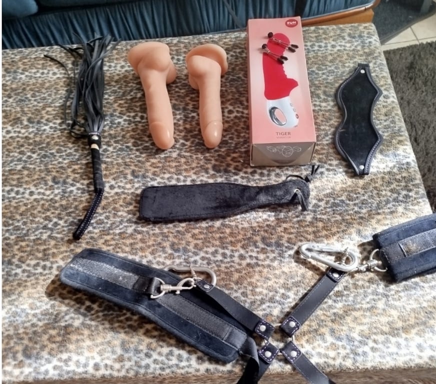 exhib Braine-l'Alleud Braine-l'Alleud-Centrum - Photos Vivastreet pour femme tu chercher un secret en cachette